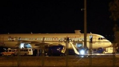 Съмнителен лаптоп приземил в София турския самолет 