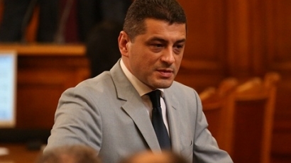 Депутатът Янков пита премиера, за колко престъпници има информация?