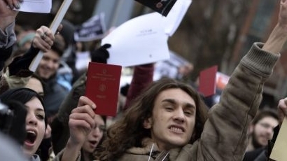Нова вълна от протести заля Македония