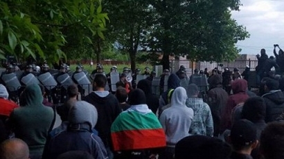 Протестът в Раднево при засилено полицейско присъствие