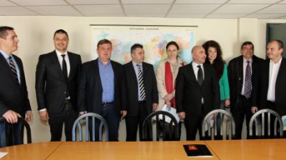 "България без цензура" и ВМРО пишат национална стратегия за 20 г. напред