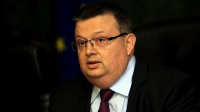 Скандал! Сотир Цацаров обявява фалита на КТБ