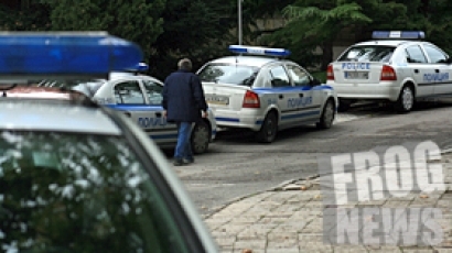 20-годишна нападна полицай в Сопот