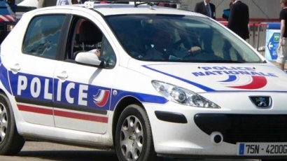 Монахини и свещеник са взети за заложници в църква във Франция