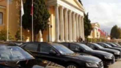 Алексис Ципрас забрани служебните автомобили на правителството