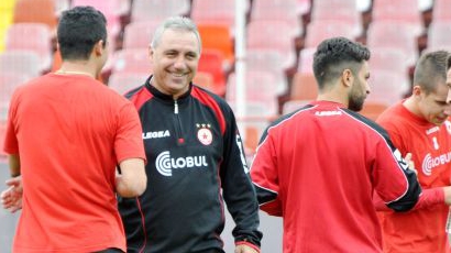 Бъркотията в ЦСКА продължава, Стоичков си търси заместник