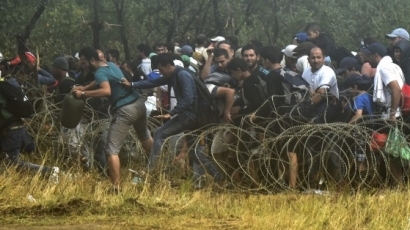Стотици бежанци са на 10 км от България