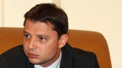 Делян Добрев призова за цигарен дебат в парламента