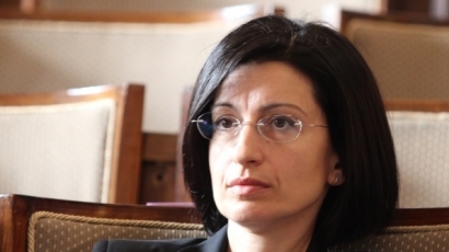 Соня Найденова: ВСС трябва да взима решенията си явно
