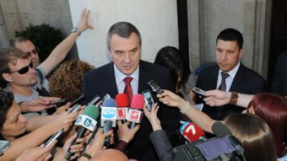 Йовчев прекрати договорите с частници в МВР