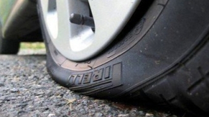 Пиян надупчи гумите на 9 автомобила в Царево