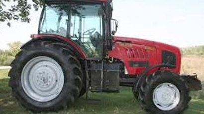 4-ма депутати карат трактори, предимно "Беларус"