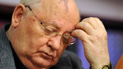 Горбачов ще защитава Путин пред Меркел