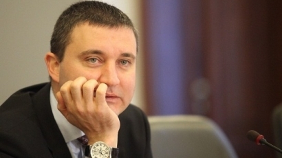 Горанов безцеремонен за инвеститорите, обществените поръчки и протестите