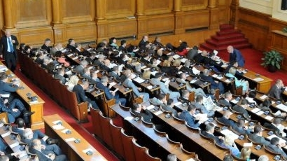 Промените в конституцията са в деловодството на парламента