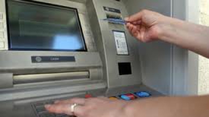 Зареждат банкоматите извънредно за празниците