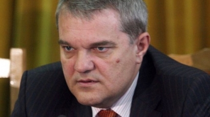 Р. Петков: Армията не трябва да бъде държана в захарница