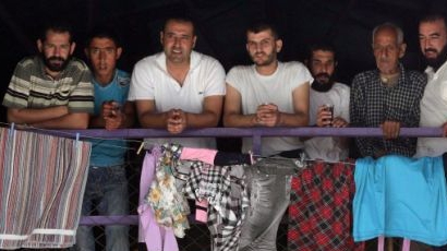 Нелегална борса върти бизнес с документи за сирийци