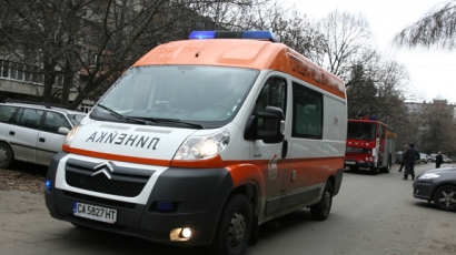 Пак нападнаха екип на спешна помощ в Хасково