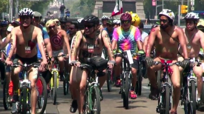 Голи велосипедисти бранят правата си в Мексико