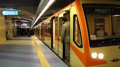 Самоубиец блокира метрото