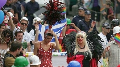 На прайда отговарят с анти гей парад "Бъди нормален"