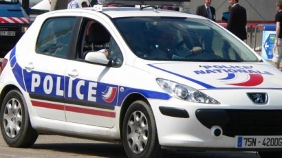 Полицейската операция в Париж и Брюксел продължава