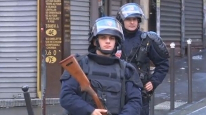 Мъж с бомба убит от полицаи в Париж