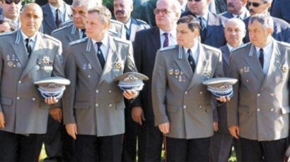 Фирмата на убития ушила костюмите на генералите от МВР