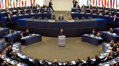 Европарламентът препоръча спиране на парите за България