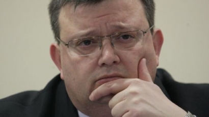 Цацаров скастри Борисов за подслушването на адвокати