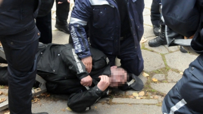 Полицай припадна на протест на студентите