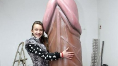 2-метров пенис радва посетители в Музей на секса в Пловдив