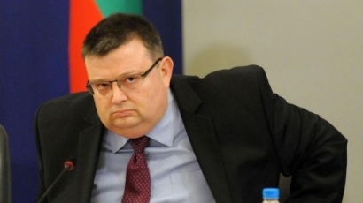 Цацаров иска уволнение за висш прокурор от ВАП