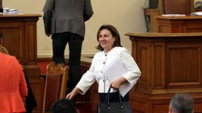 Совалки и свалки в парламента за промени на конституцията