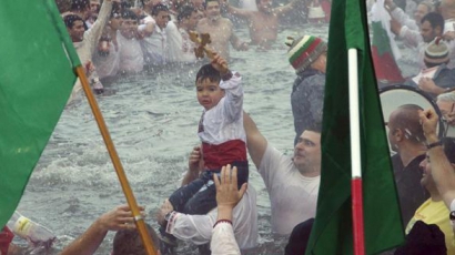 5-годишно момче хвана кръста в Тунджа