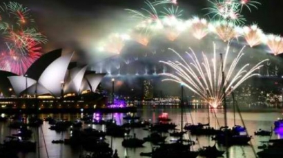 Австралийци посрещнаха 2015 г. с феерия от светлини за над 7 млн. долара