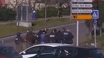 Стрелба в Марсилия, където е френският премиер Манюел Валс