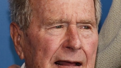 Приеха Буш-старши по спешност в болница