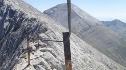 Трима туристи са ранени на връх Вихрен