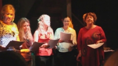 Чужденци пеят български песни в Тайланд