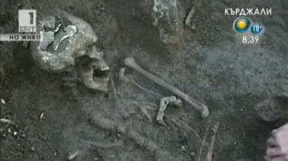 Архeолози откриха погребение с ритуал против вампирясване