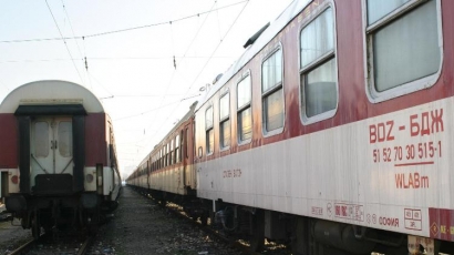Влак дерайлира на пътя София - Бургас, има загинал