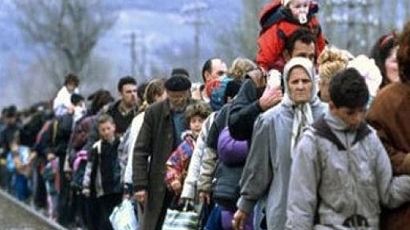 Въпреки студа бежанците пак поеха към Европа