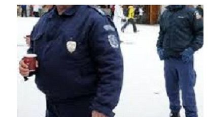 Пияни полицаи и военен се гаврят с три девойки във Варна