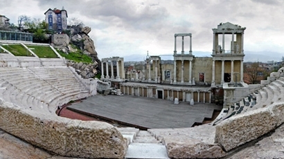 Петролният шейх Самуилов подвел общината за Античния театър, глобяват го