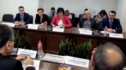 Нинова след срещата с КСБ: Има нужда от държавно инвестиране в строителството