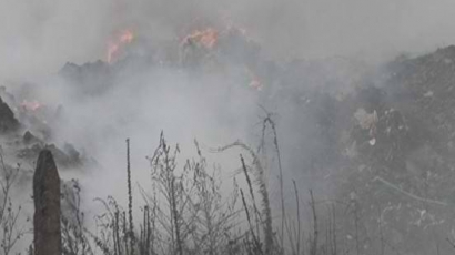 Сметището край Пазарджик гори, 20 пожарникари в битка