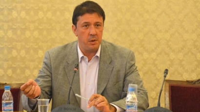 Куюмджиев: Трябва да се подкрепи правителство, което защитава онеправданите българи