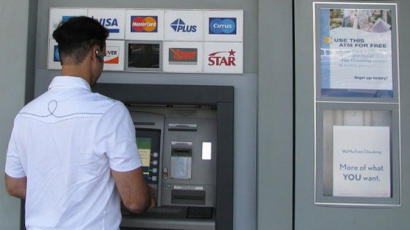 Румънци точили банкомати с вилица